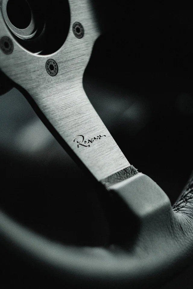 Renown steering wheel detail
